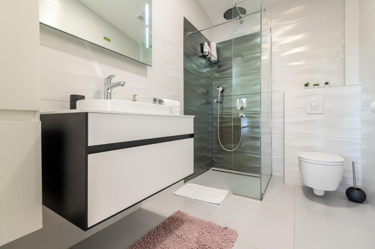Iva Apartment Makarska Buitenkant foto