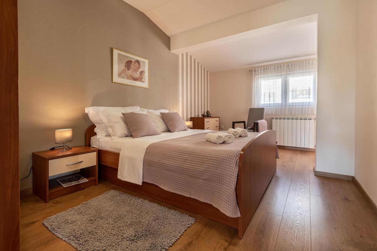 Iva Apartment Makarska Buitenkant foto